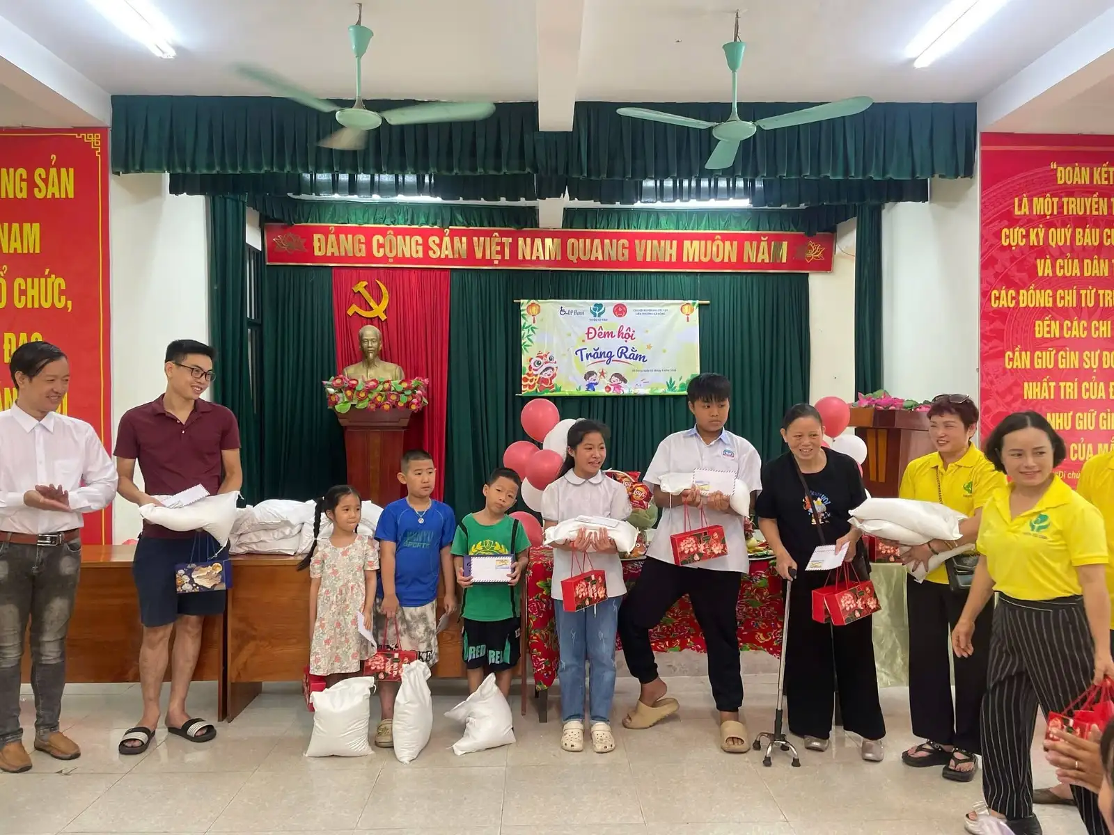 TRAO YÊU THƯƠNG, LAN TỎA NGHĨA TÌNH TRONG MÙA TRUNG THU 2026