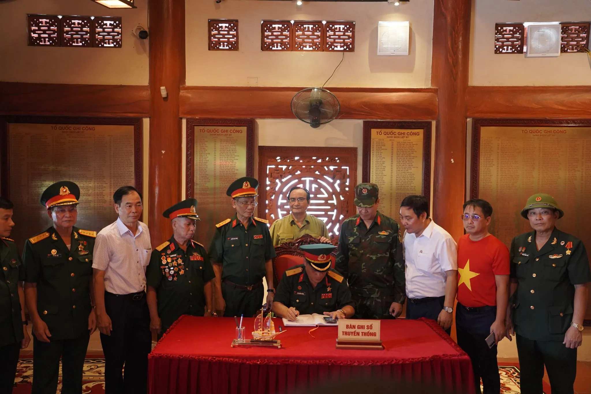 Thăm nghĩa trang vị xuyên, một chuyến đi tình nghĩa